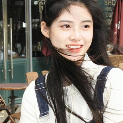 龙纹身的女孩